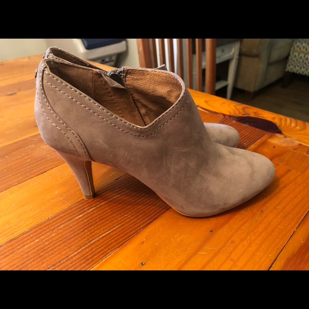 🌼Vince Camuto Booties—WORN ONCE!!🌼